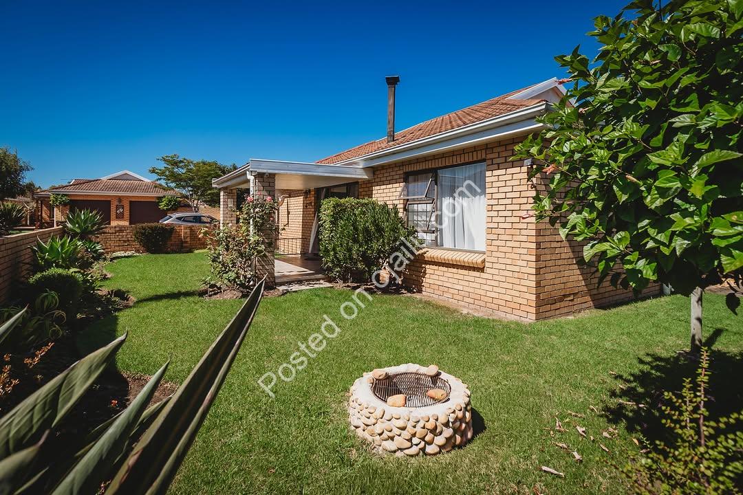 Family Haven: Spacious 2-Bed with Garden & Fireplace