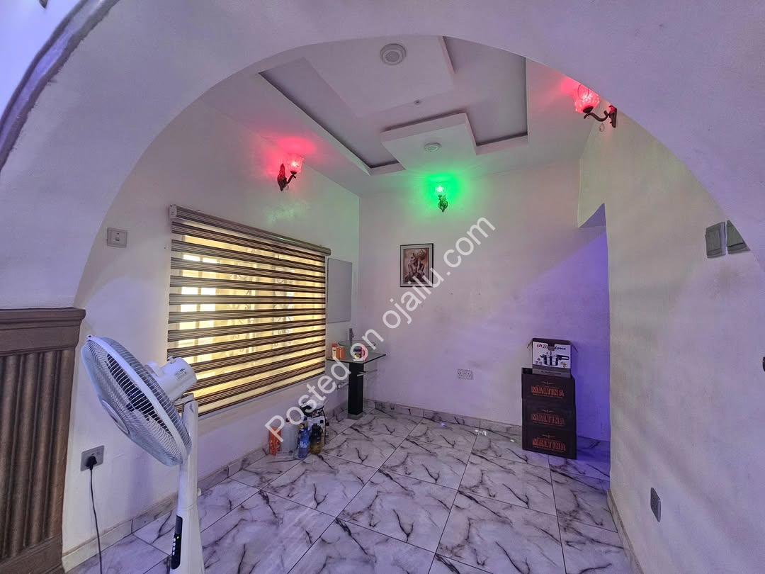 Spacious 4-Bedroom Family Haven with Mini-Flat in Idi-Ori