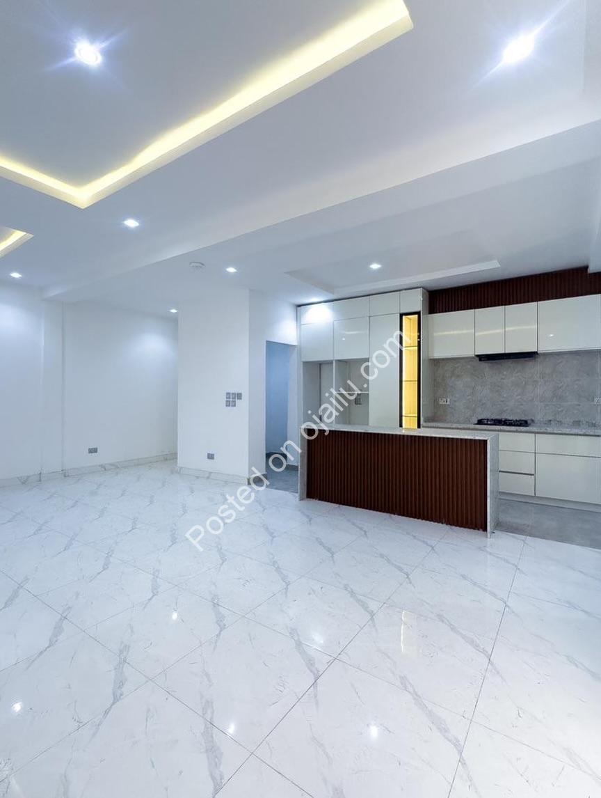 Lekki Phase One Luxury: Pool, Gym & Elevator