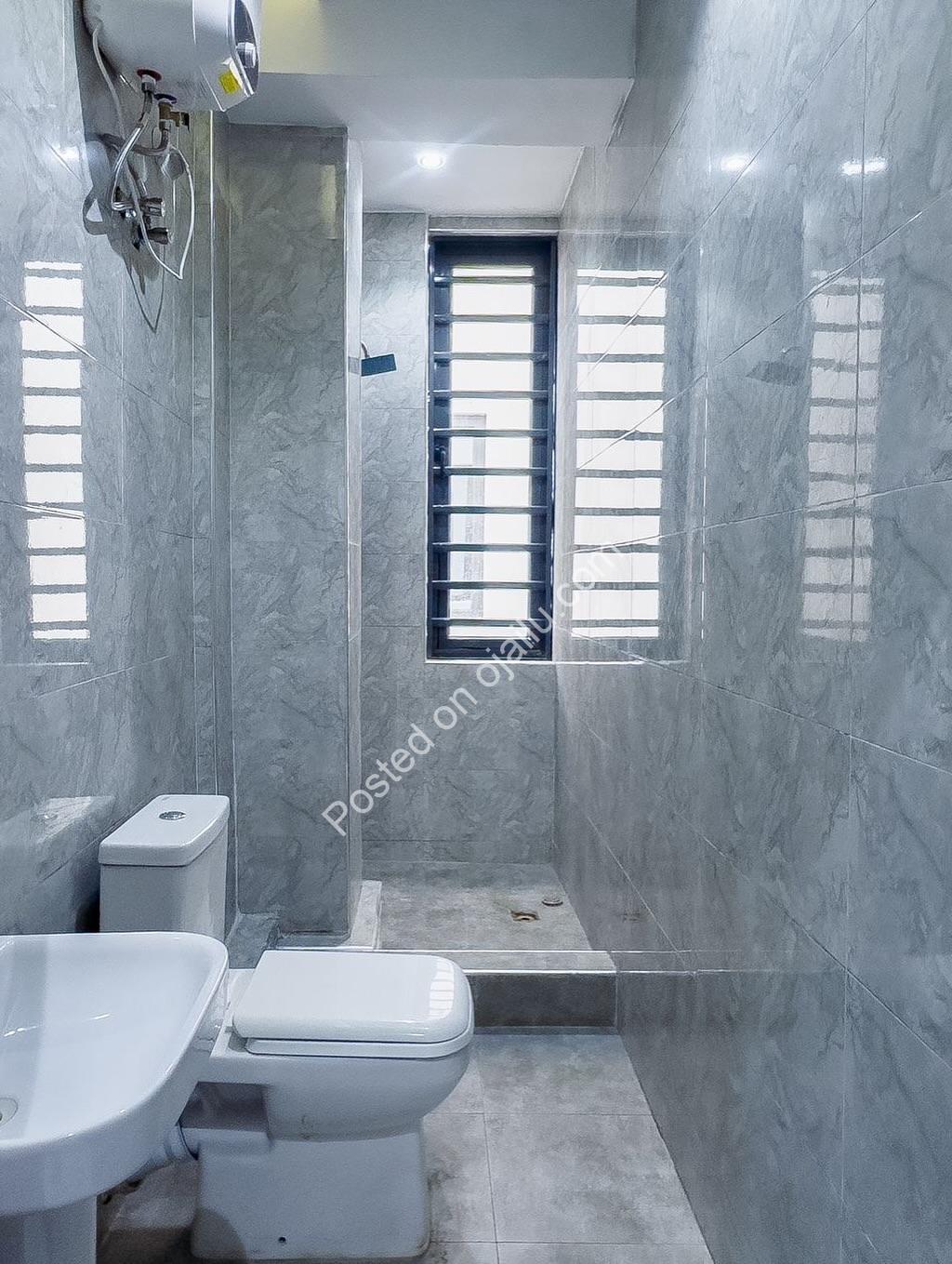 Lekki Phase One Luxury: Pool, Gym & Elevator