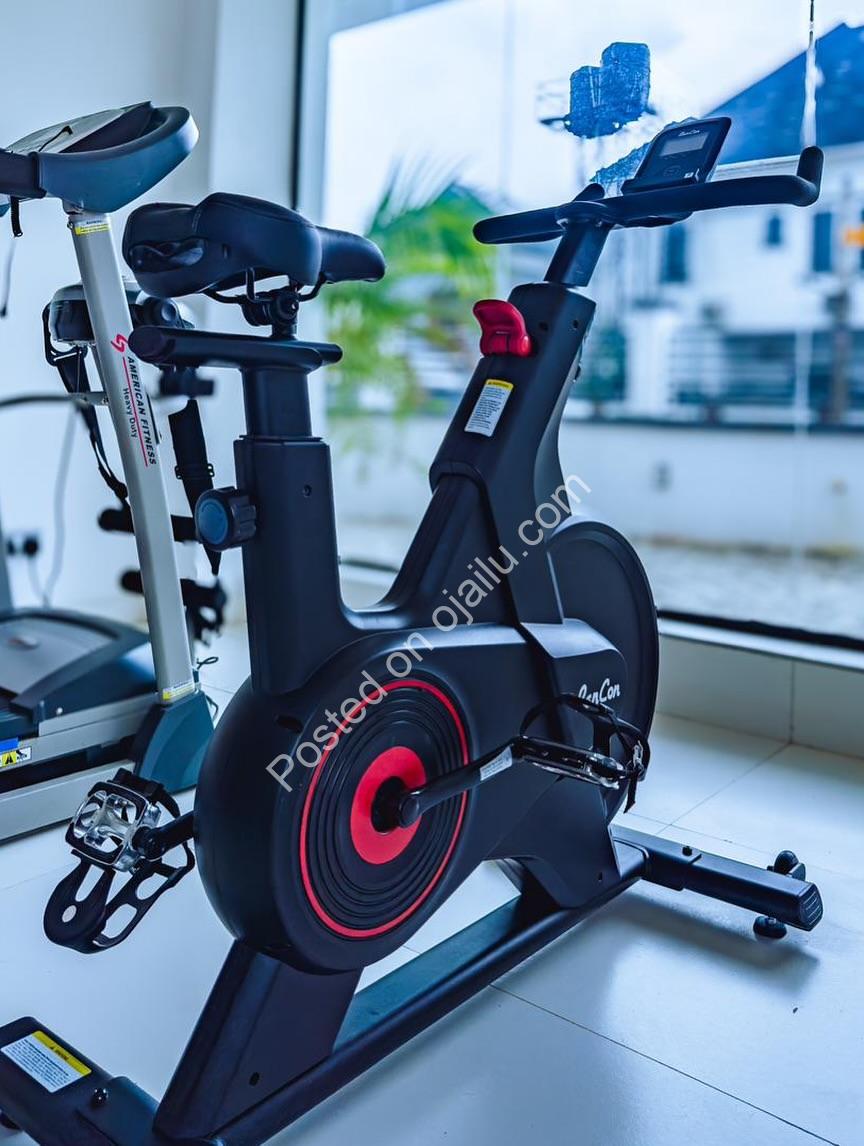 Lekki Phase One Luxury: Pool, Gym & Elevator