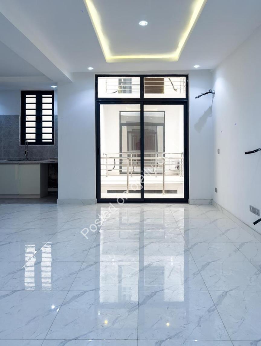 Lekki Phase One Luxury: Pool, Gym & Elevator