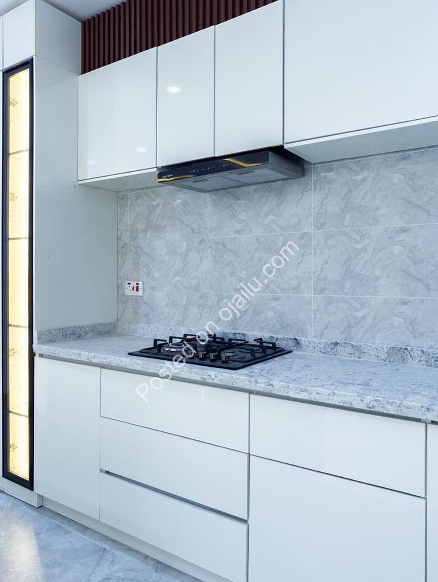 Lekki Phase One Luxury: Pool, Gym & Elevator