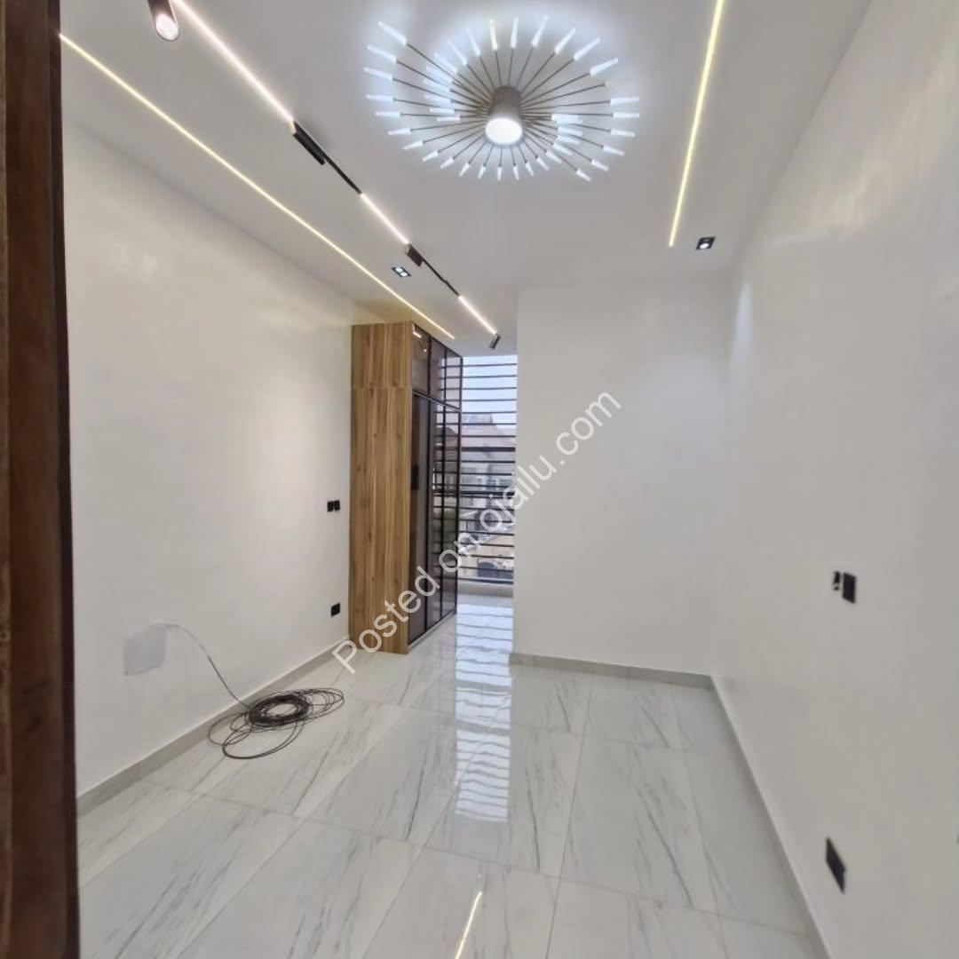 Agungi’s Finest: 4-Bedroom Semi-Detached Masterpiece