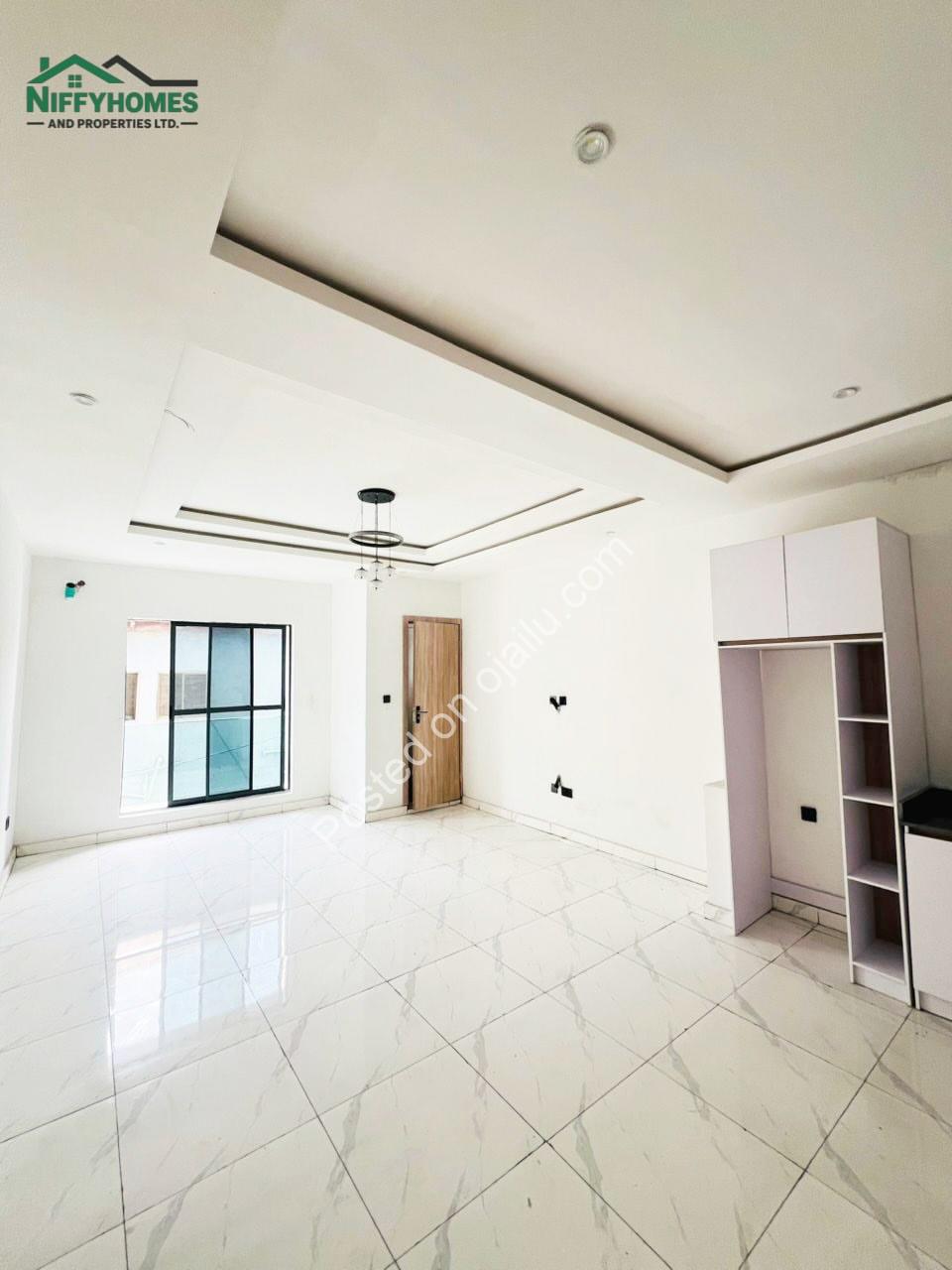Sleek 2-Bed with Resort-Style Pool & Gym in Ikate