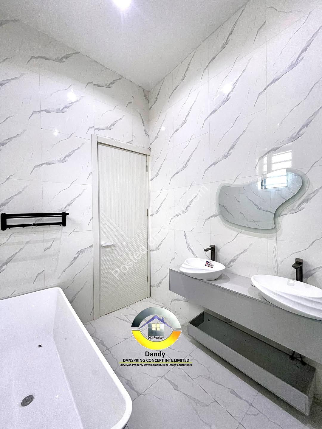 Opulent 5-Bed Haven with Pool in Lekki