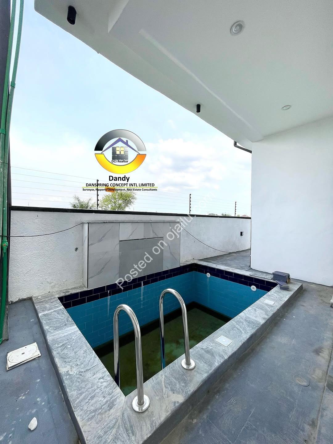 Opulent 5-Bed Haven with Pool in Lekki