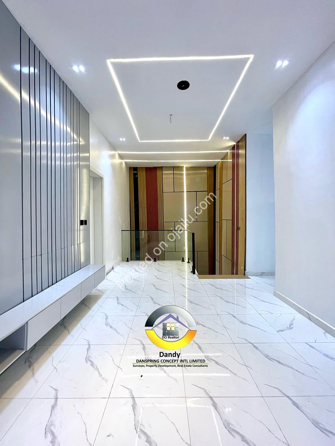 Opulent 5-Bed Haven with Pool in Lekki