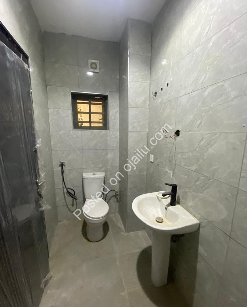 Lekki Oasis: 2-Bed Ensuite Apartment + BQ, N130M