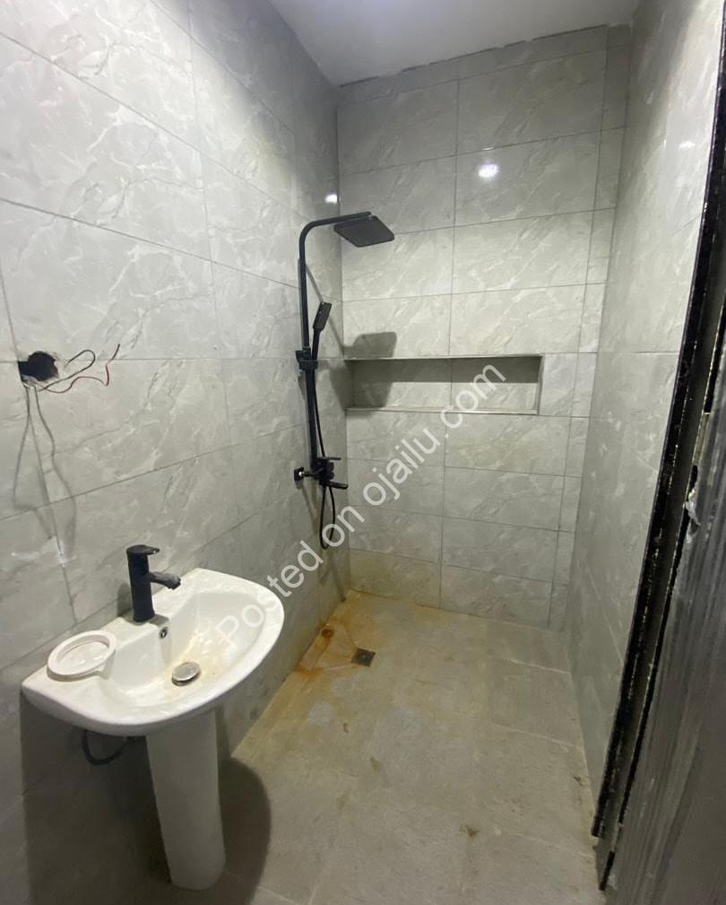 Lekki Oasis: 2-Bed Ensuite Apartment + BQ, N130M