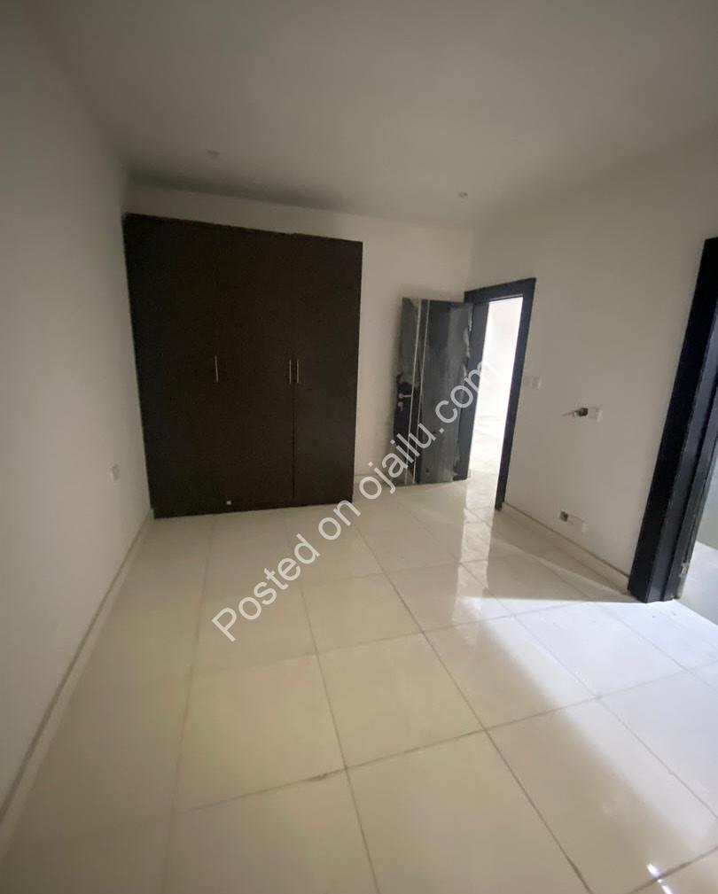 Lekki Oasis: 2-Bed Ensuite Apartment + BQ, N130M