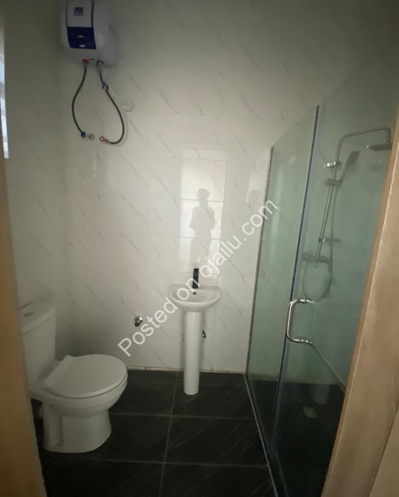 Lekki’s New Road Gem: 2-Bed Ensuite with Pool