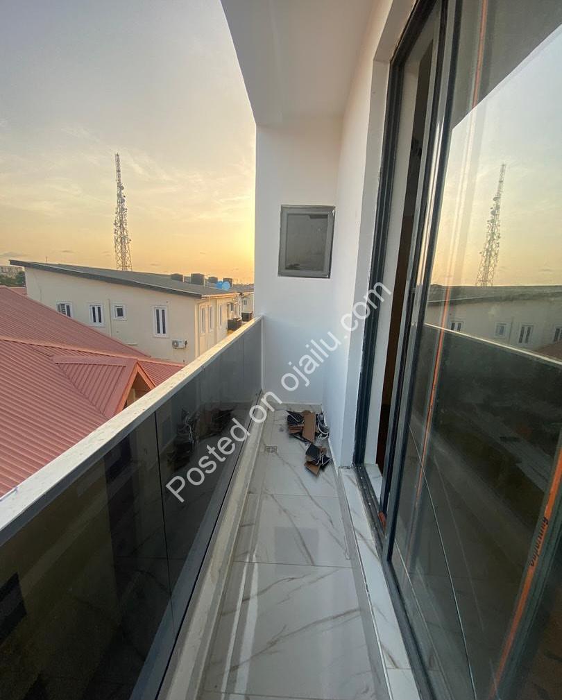 Lekki’s New Road Gem: 2-Bed Ensuite with Pool