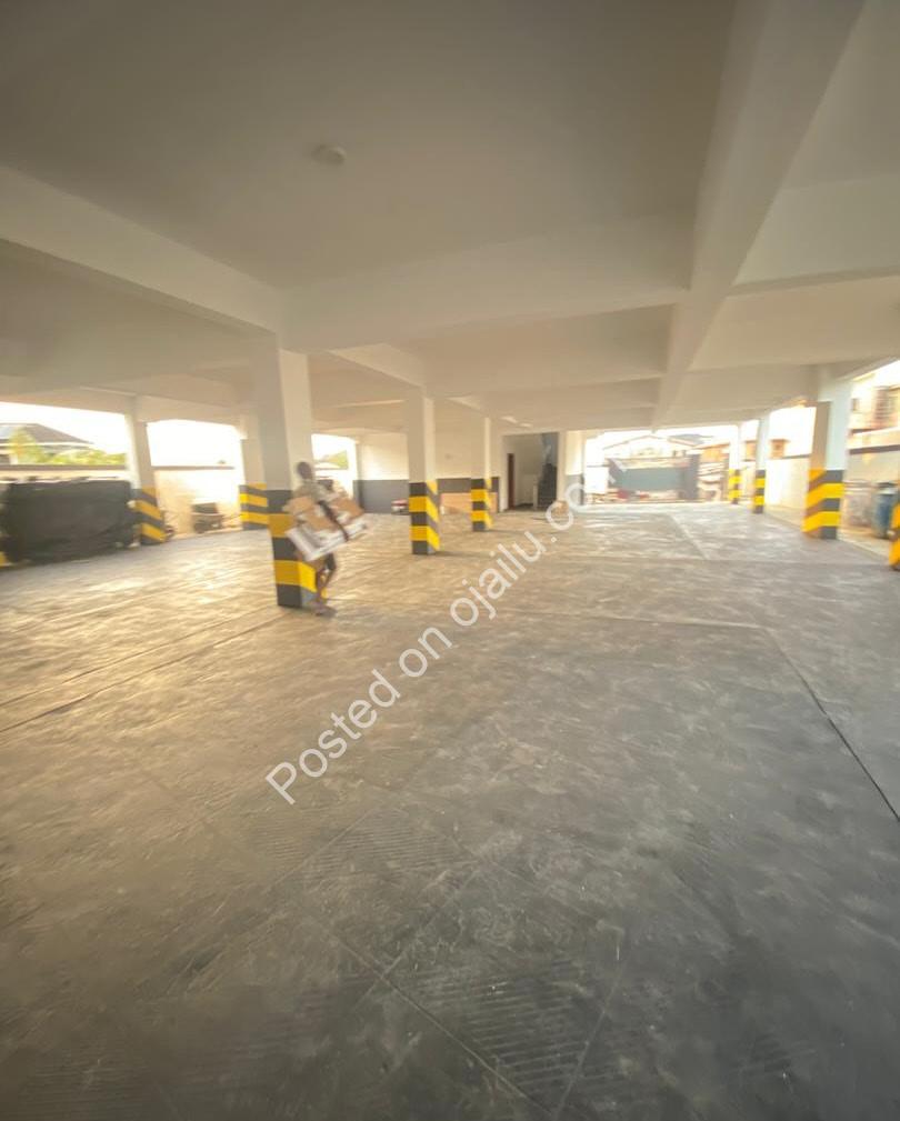 Lekki’s New Road Gem: 2-Bed Ensuite with Pool