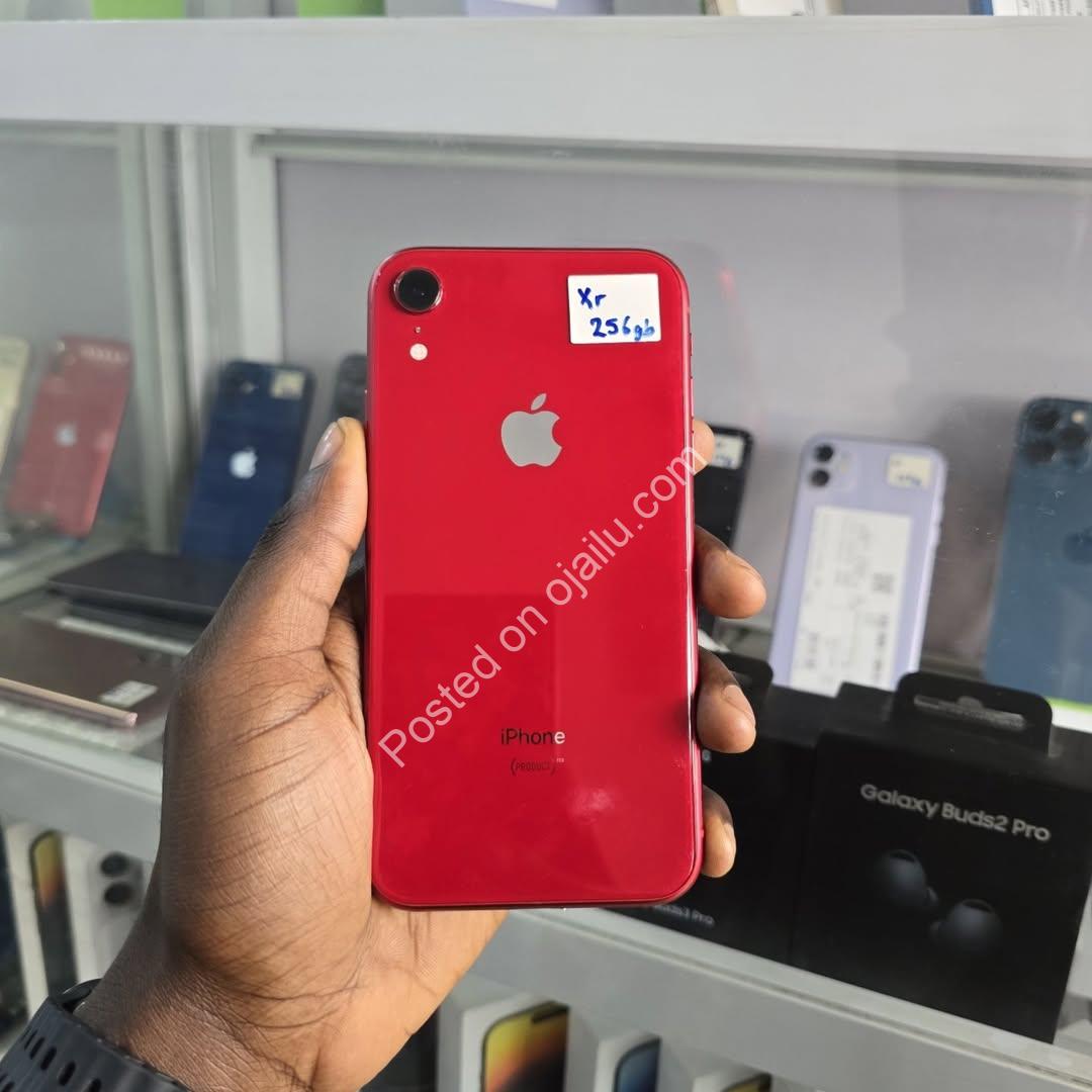 Stunning iPhone XR 256GB in Red – 86% Battery, Free Gifts!