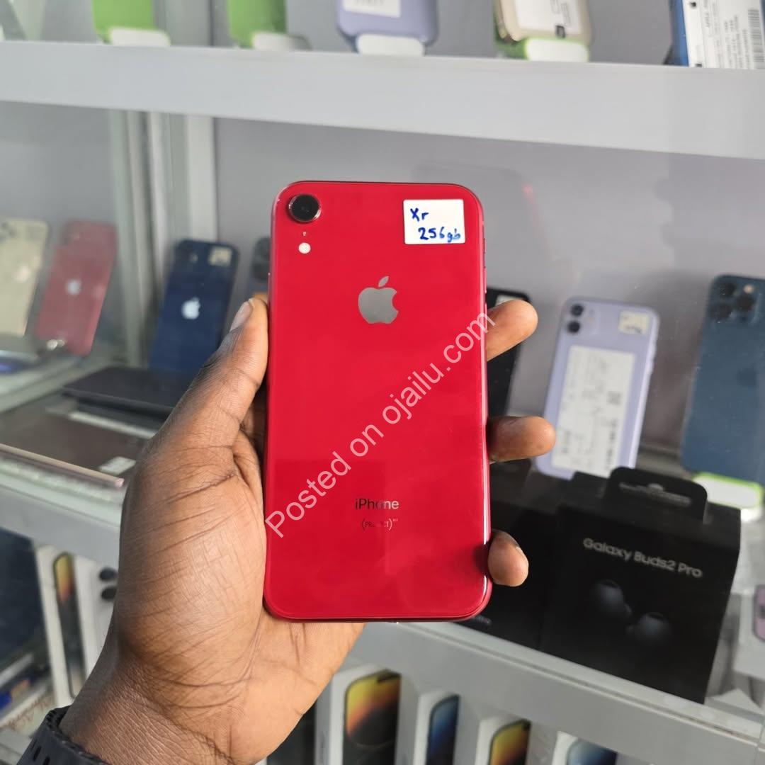 Stunning iPhone XR 256GB in Red – 86% Battery, Free Gifts!
