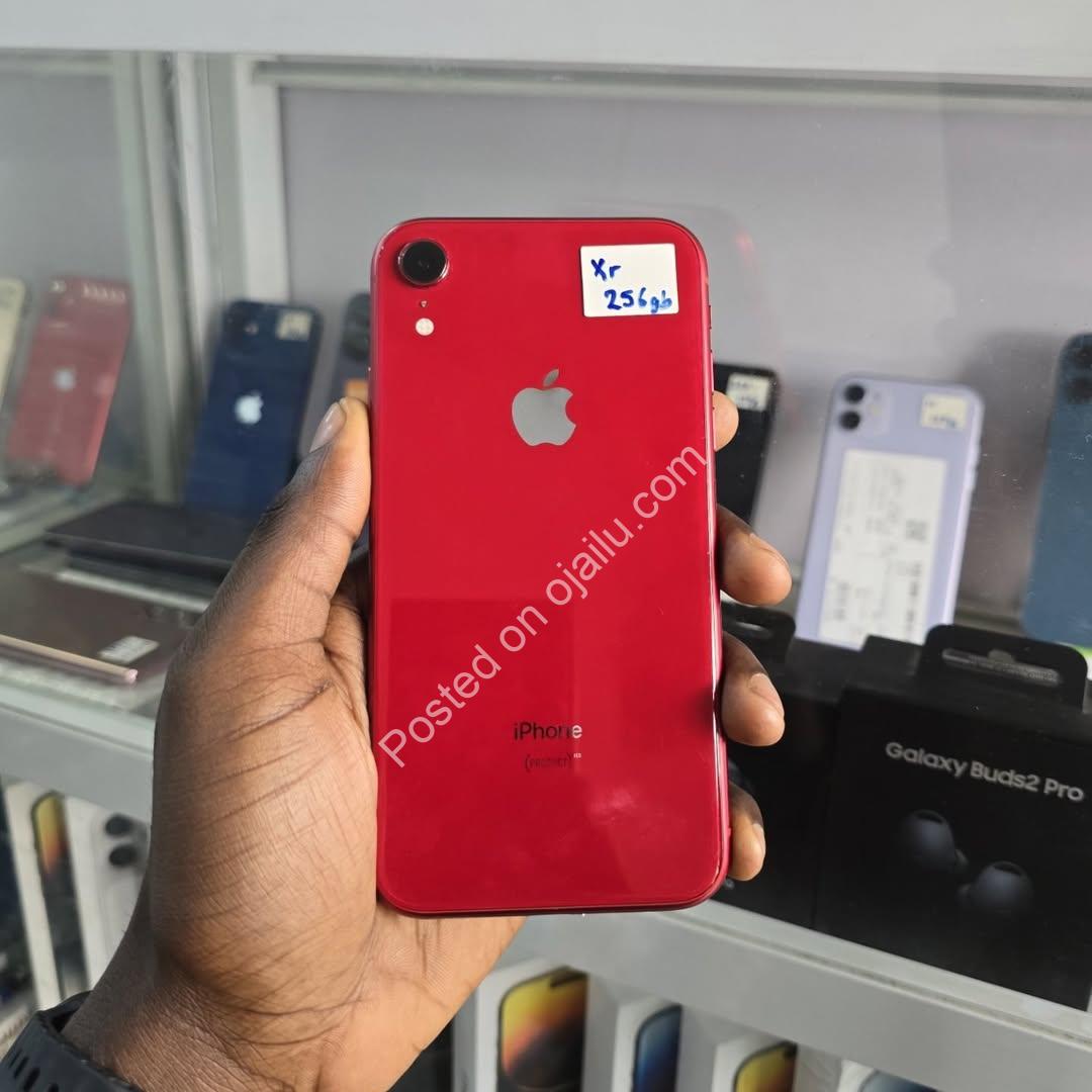 Stunning iPhone XR 256GB in Red – 86% Battery, Free Gifts!