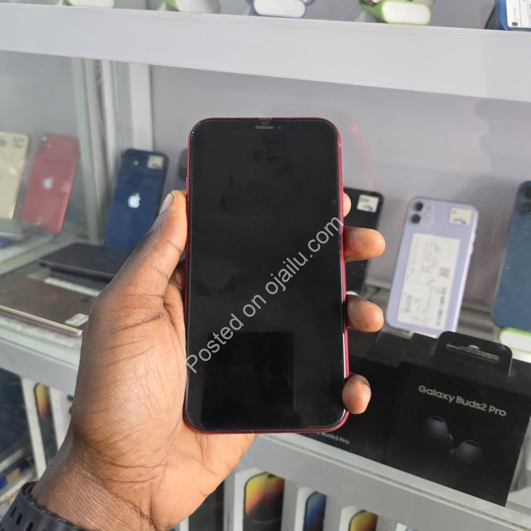 Stunning iPhone XR 256GB in Red – 86% Battery, Free Gifts!