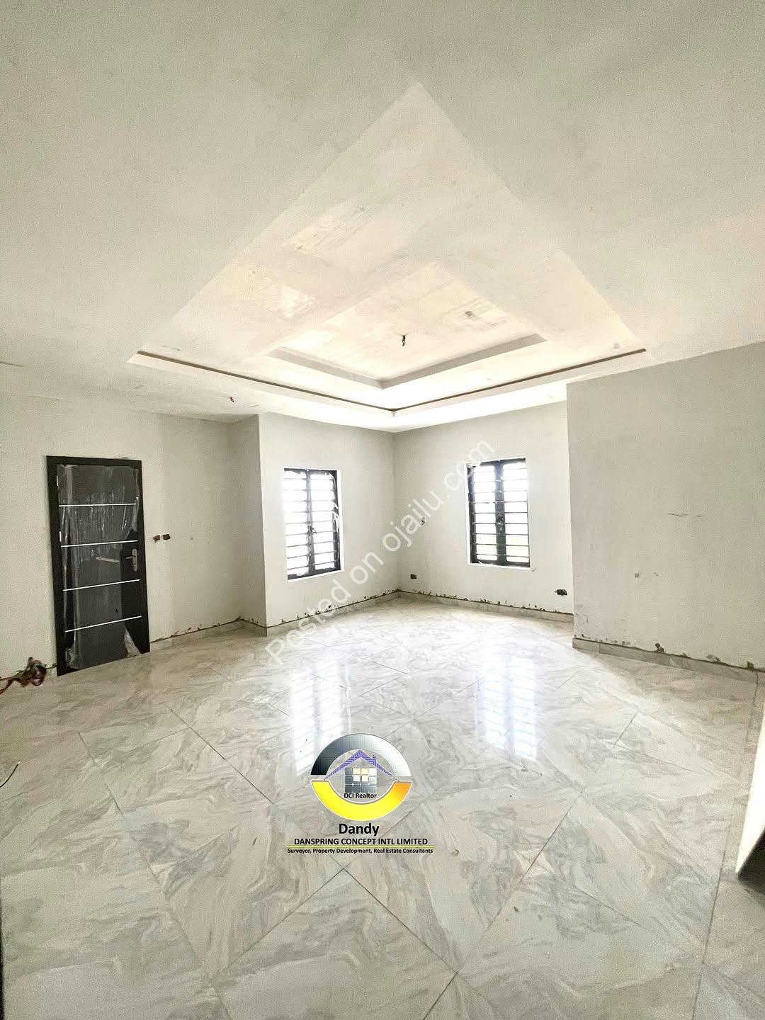 Luxury Ikota Maisonettes: Ensuite Living, Walk-In Closet & Balcony