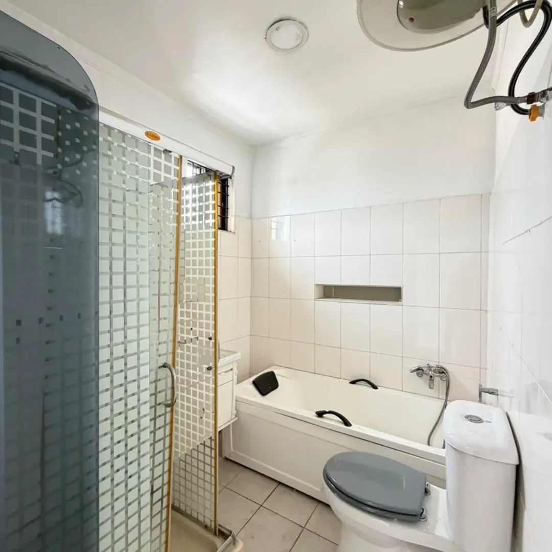 Elegant 4-Bedroom Haven with BQ in Lekki Phase 1