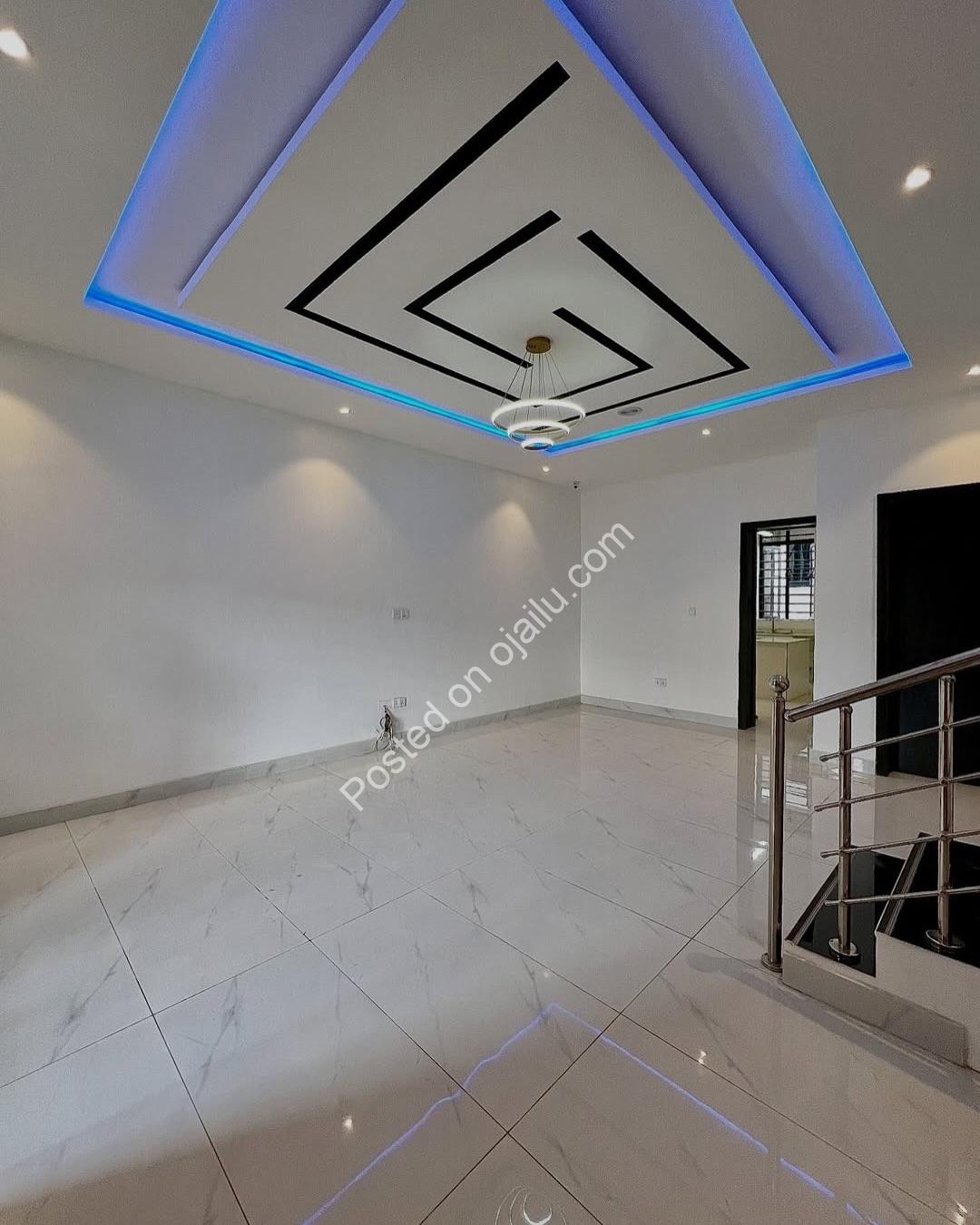 Sophisticated 4-Bed Semi-Detached in Chevron