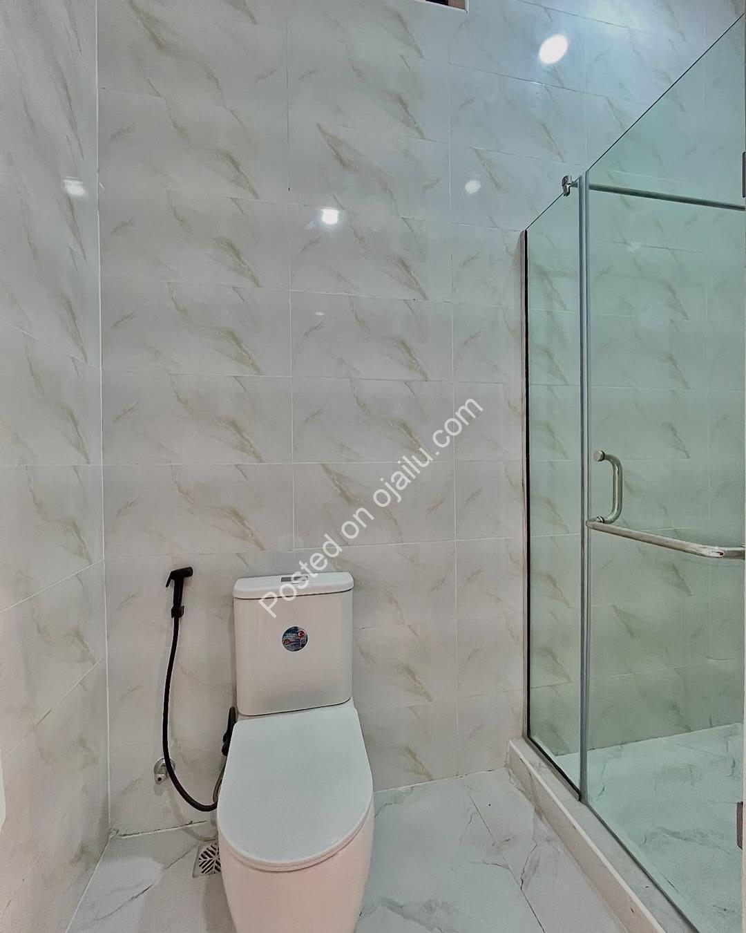 Sophisticated 4-Bed Semi-Detached in Chevron