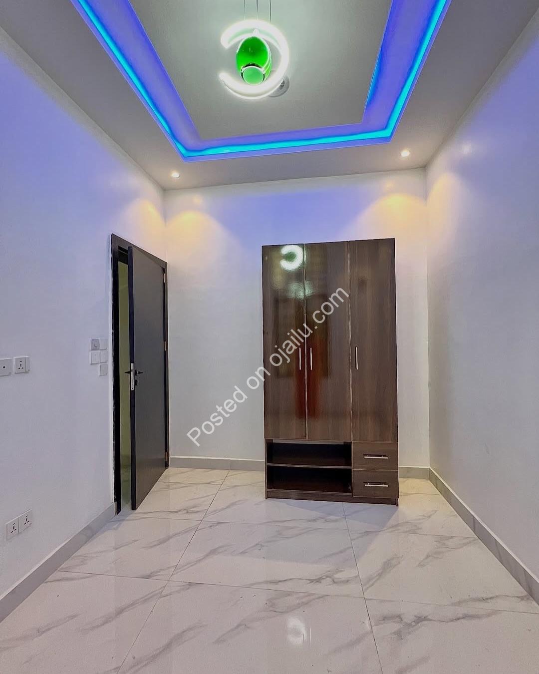 Sophisticated 4-Bed Semi-Detached in Chevron