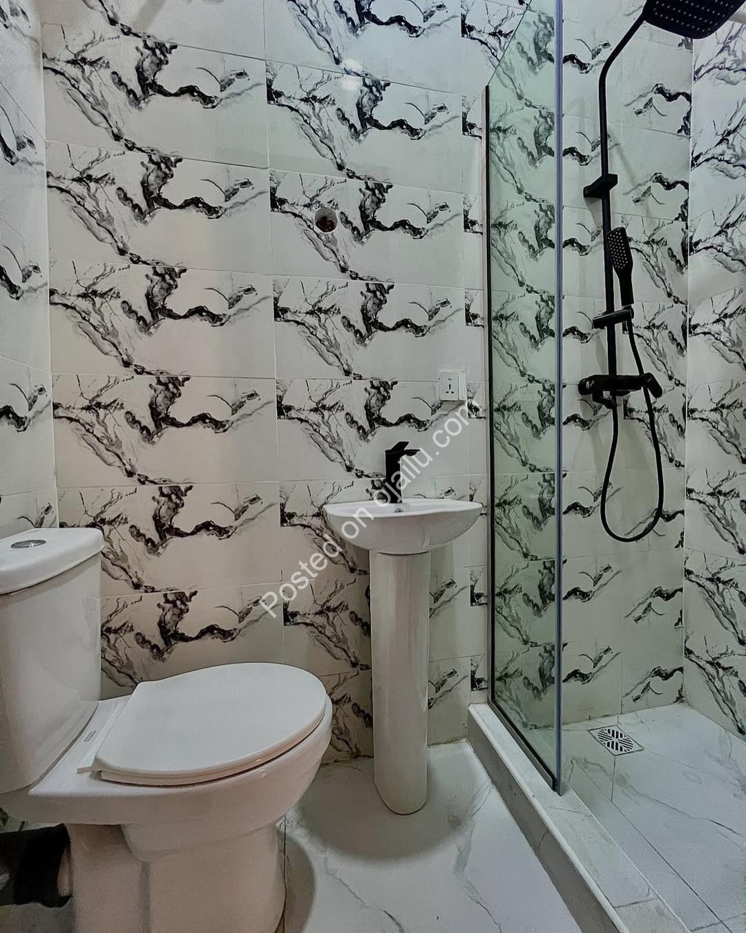 Sophisticated 4-Bed Semi-Detached in Chevron