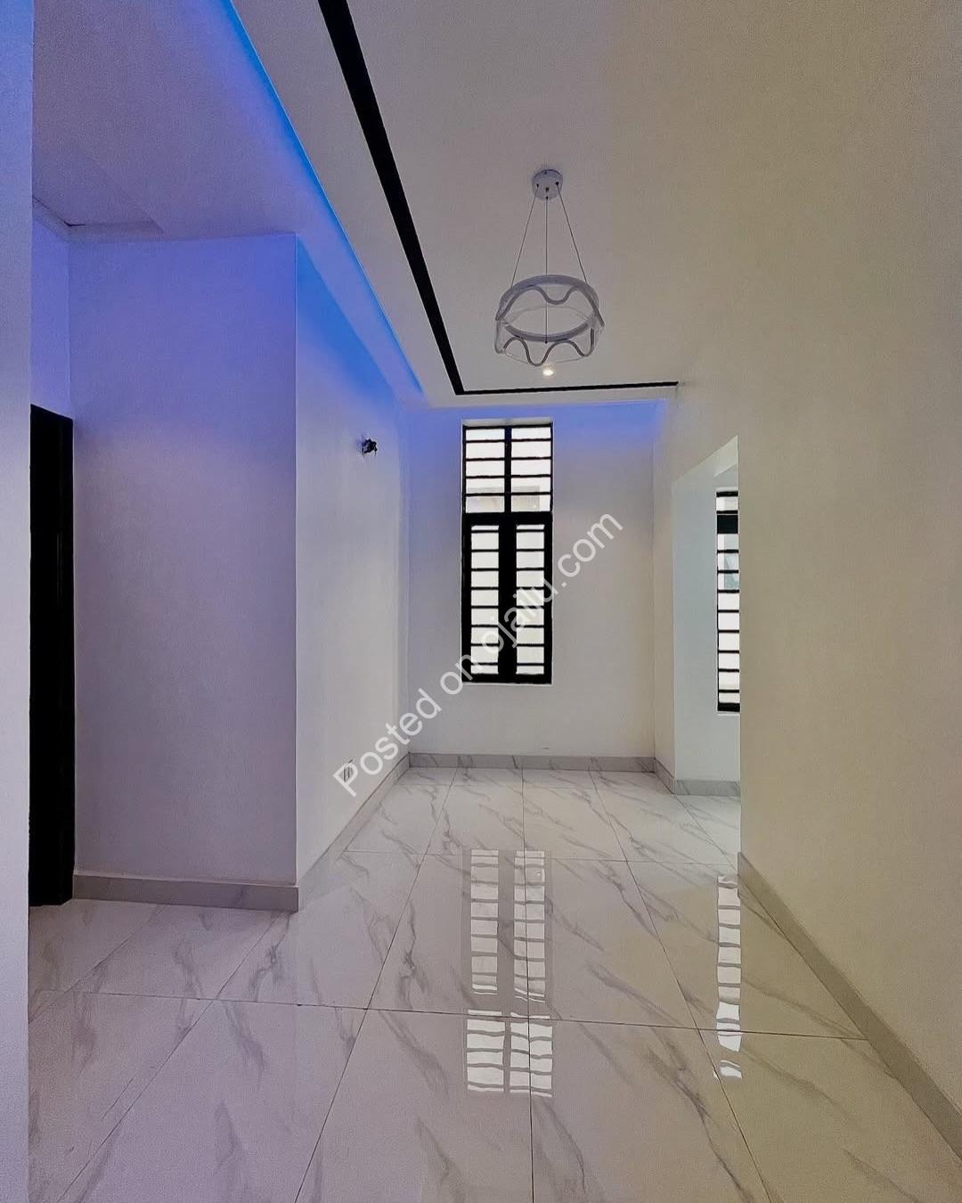 Sophisticated 4-Bed Semi-Detached in Chevron