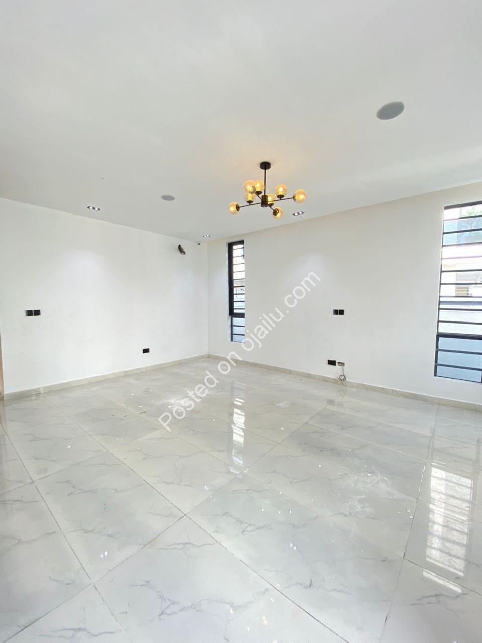 5-Bed Ensuite Haven: Modern Luxury in Ikota Gra