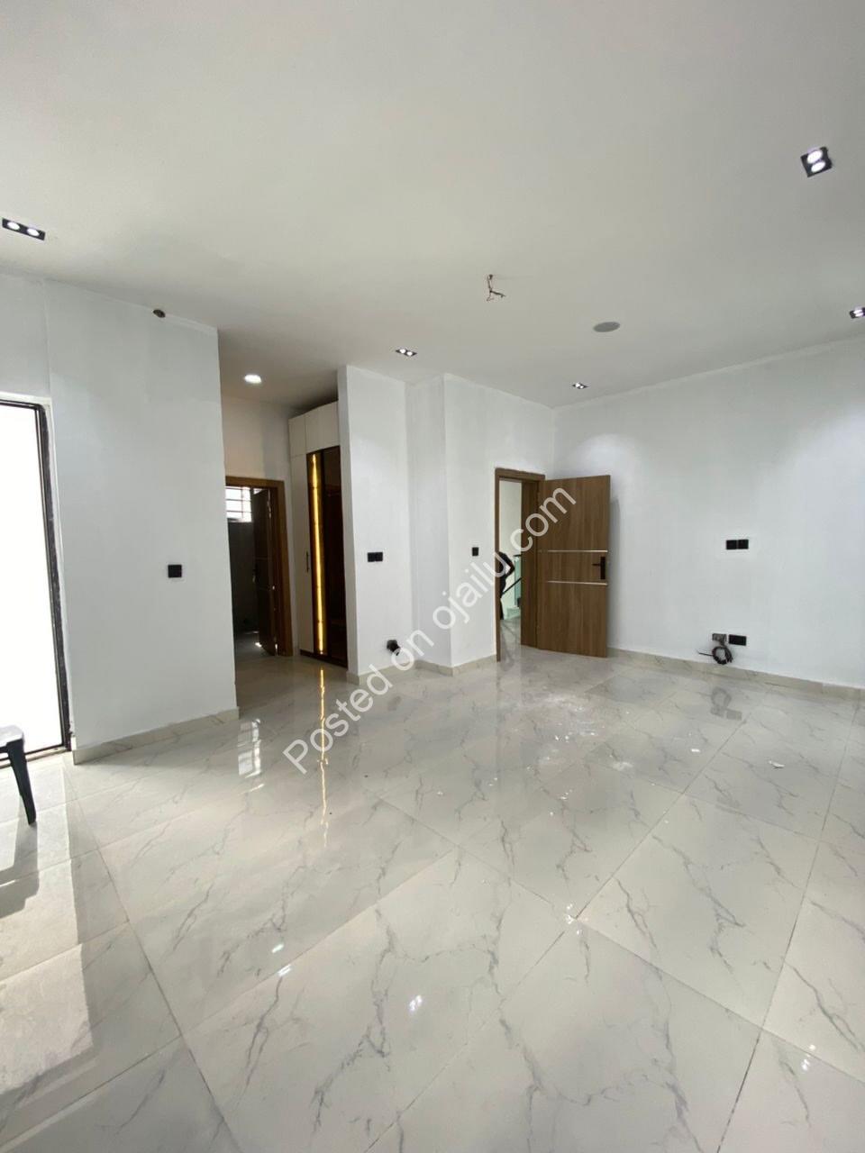 5-Bed Ensuite Haven: Modern Luxury in Ikota Gra