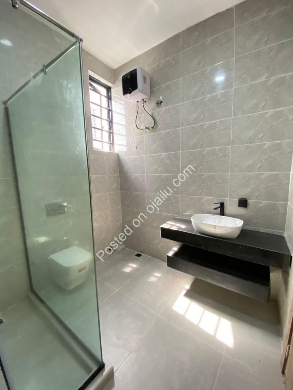 5-Bed Ensuite Haven: Modern Luxury in Ikota Gra