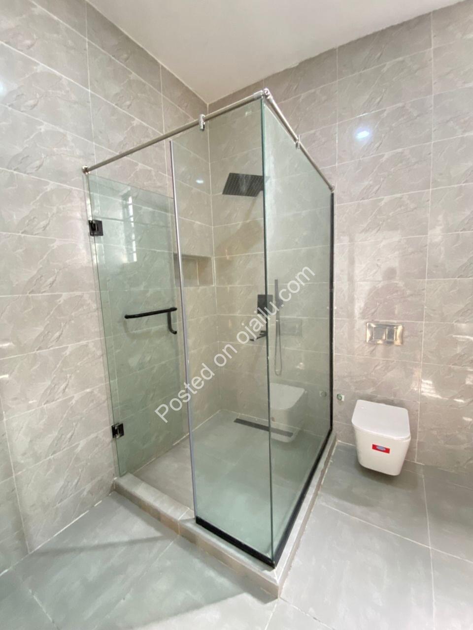 5-Bed Ensuite Haven: Modern Luxury in Ikota Gra