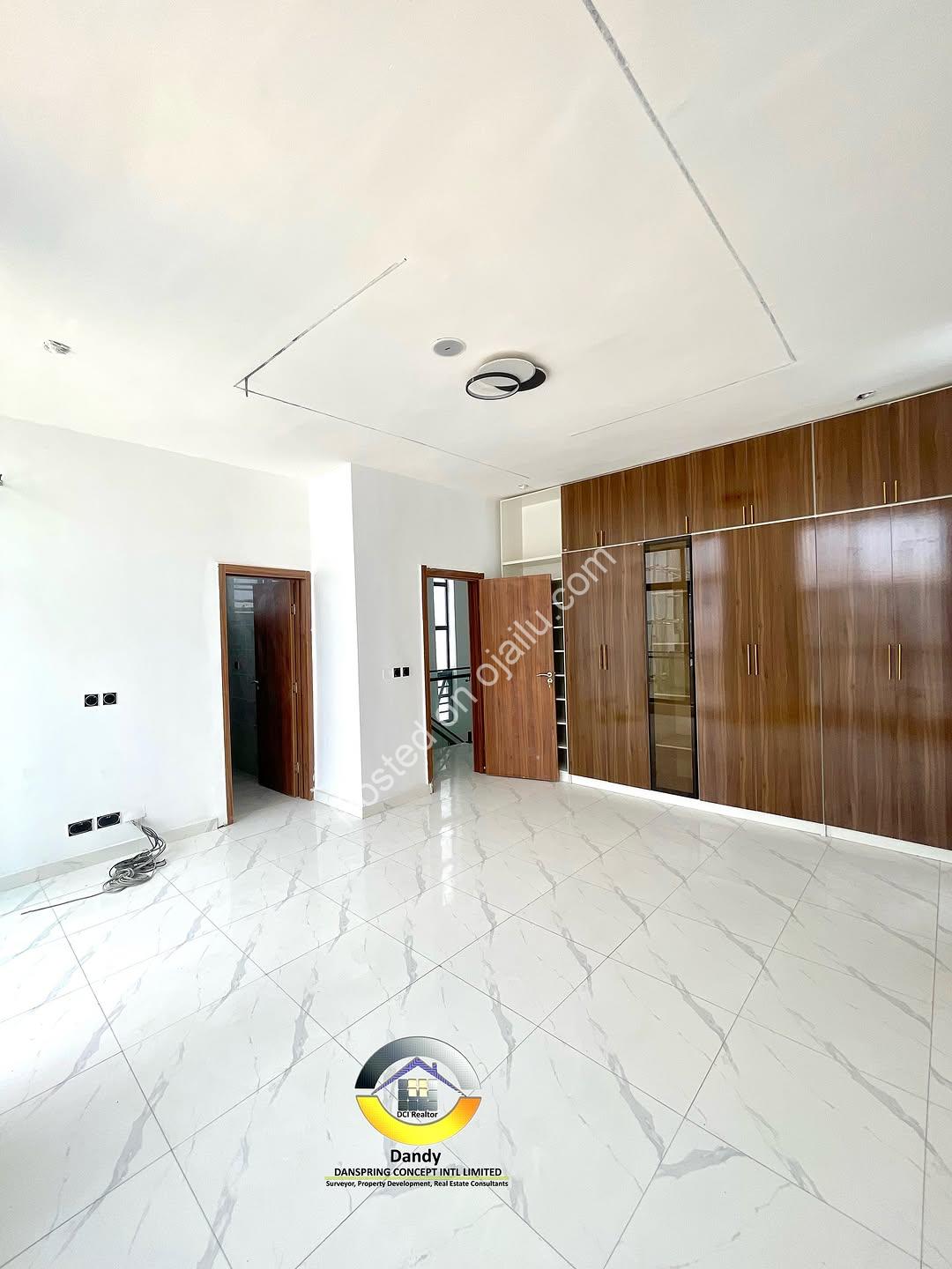 Lekki’s Finest: 4-Bed Ensuite Duplex with Walk-In Closet