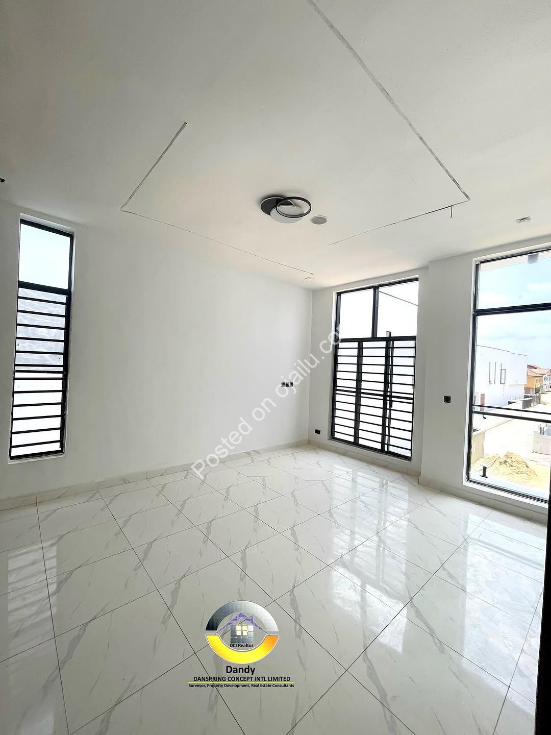 Lekki’s Finest: 4-Bed Ensuite Duplex with Walk-In Closet