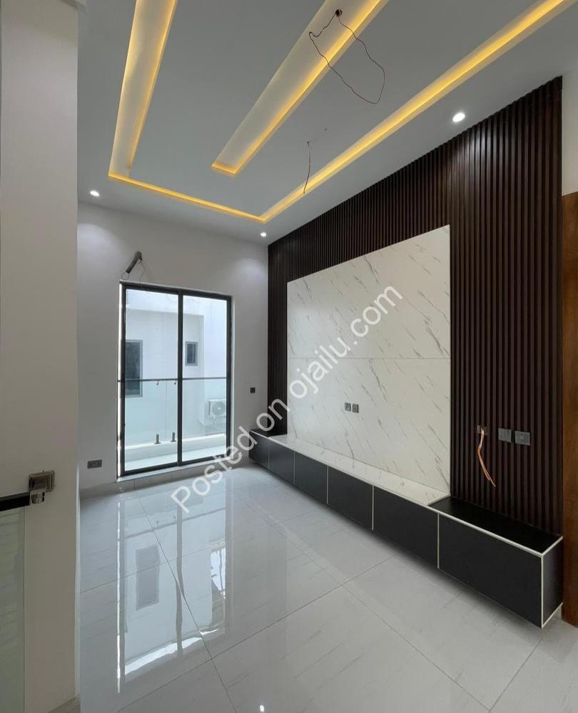 5-Bedroom Oasis with Pool in Lekki