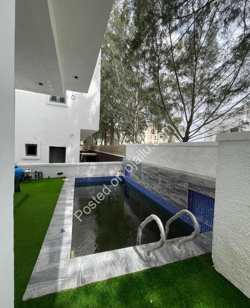5-Bedroom Oasis with Pool in Lekki