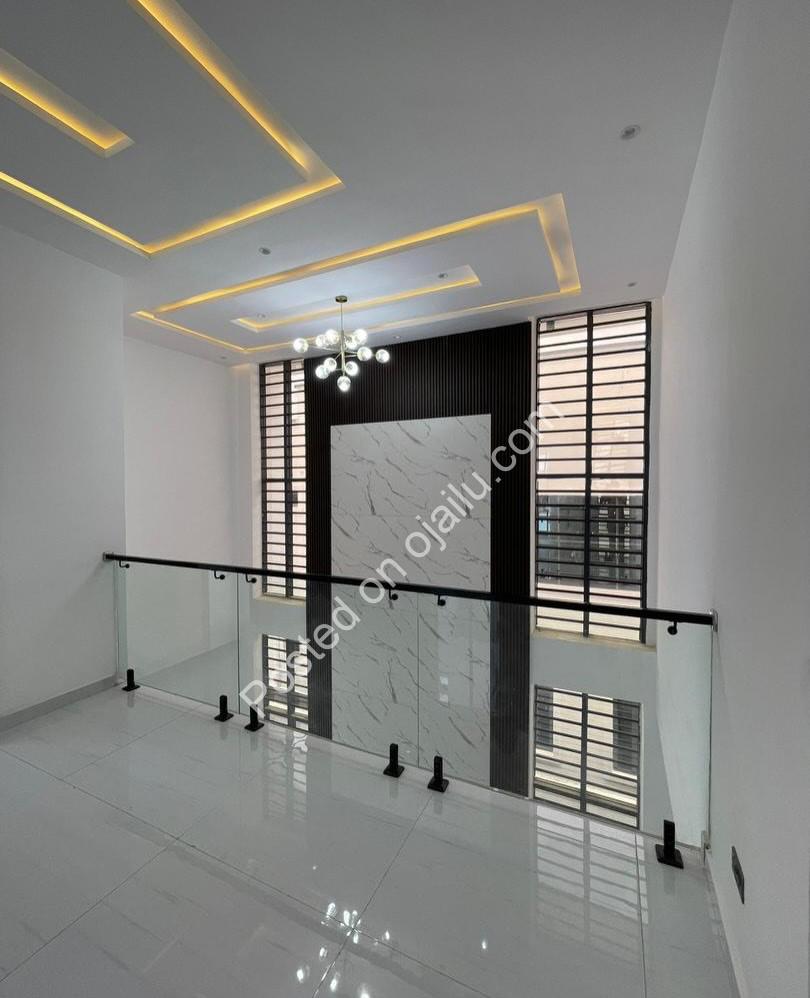 5-Bedroom Oasis with Pool in Lekki