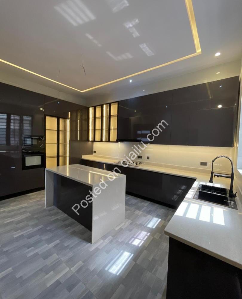 5-Bedroom Oasis with Pool in Lekki