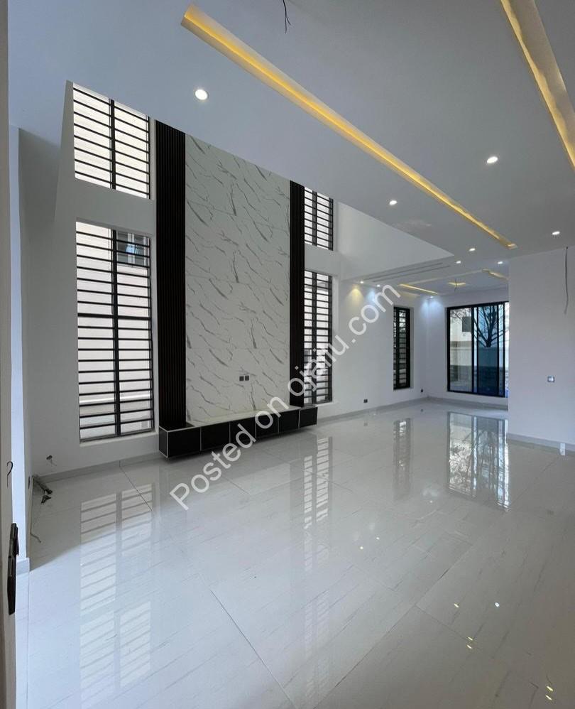 5-Bedroom Oasis with Pool in Lekki
