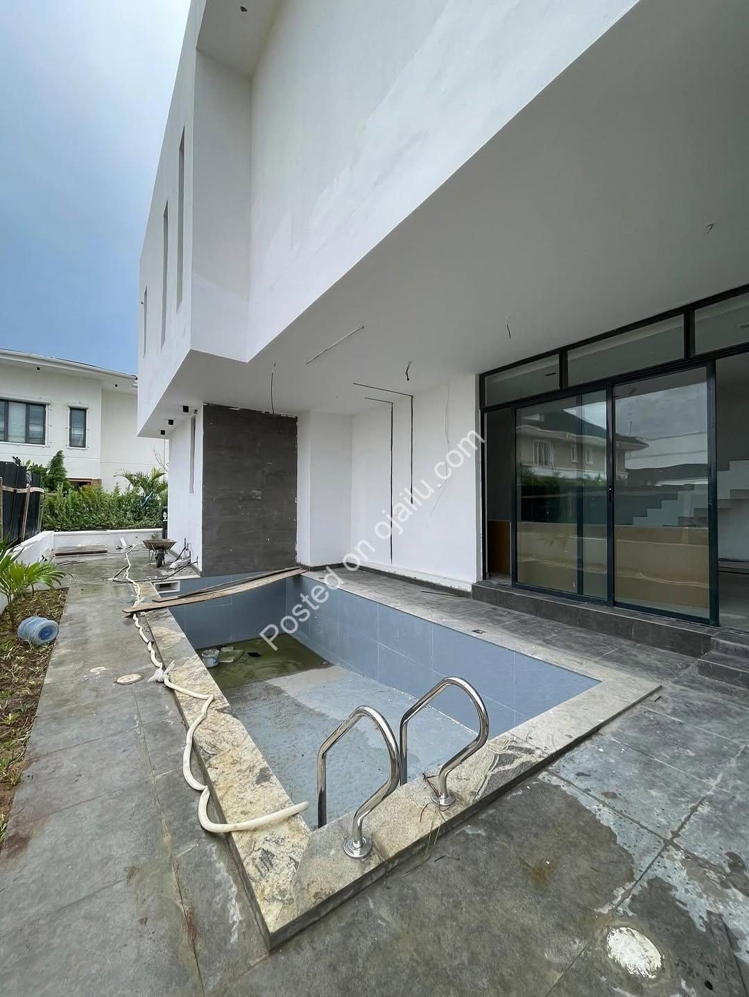 5-Bed Semi-Detached Duplex with Cinema, Gym & Pool in Ikate Lekki