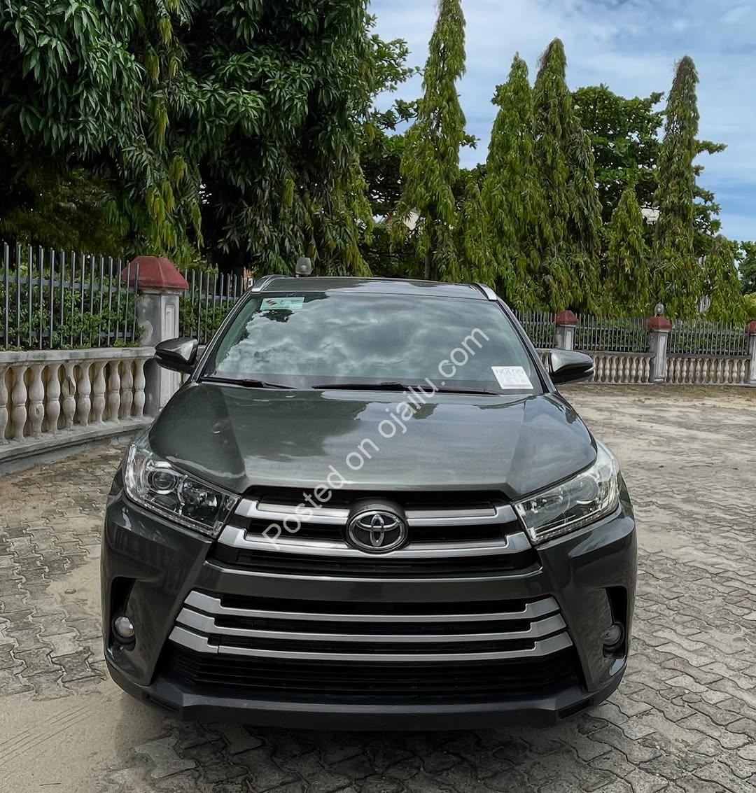 2017 Highlander XLE AWD – Imported Luxury, 32M Only