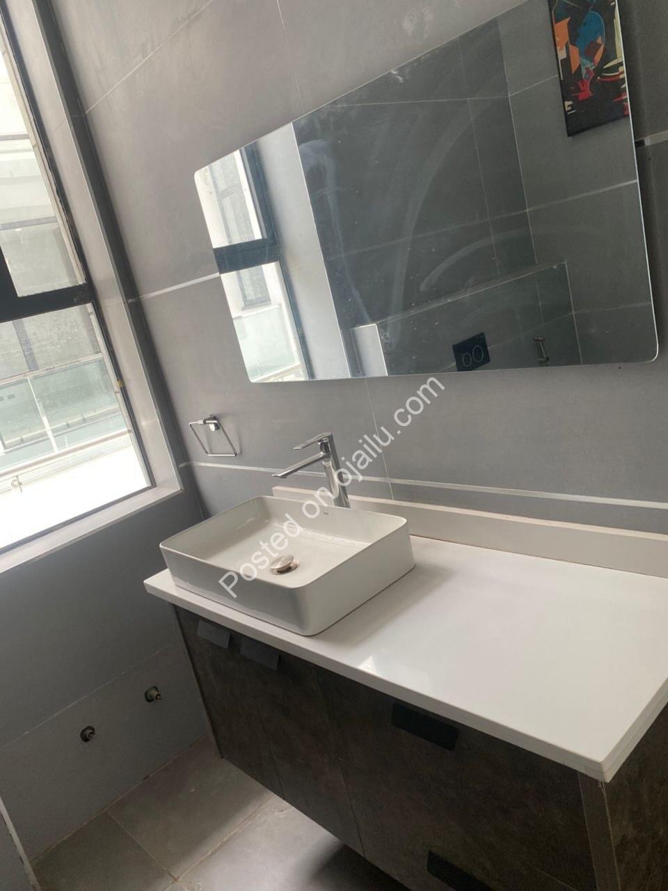 Chandelier-Luxe Mobile Suite: Barely Used, 3.5M