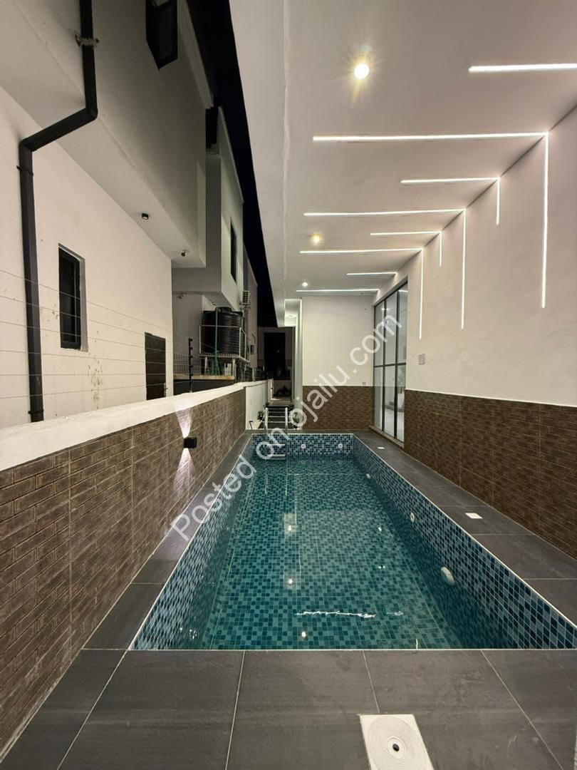 Lekki’s Ultimate 5-Bedroom Estate Haven