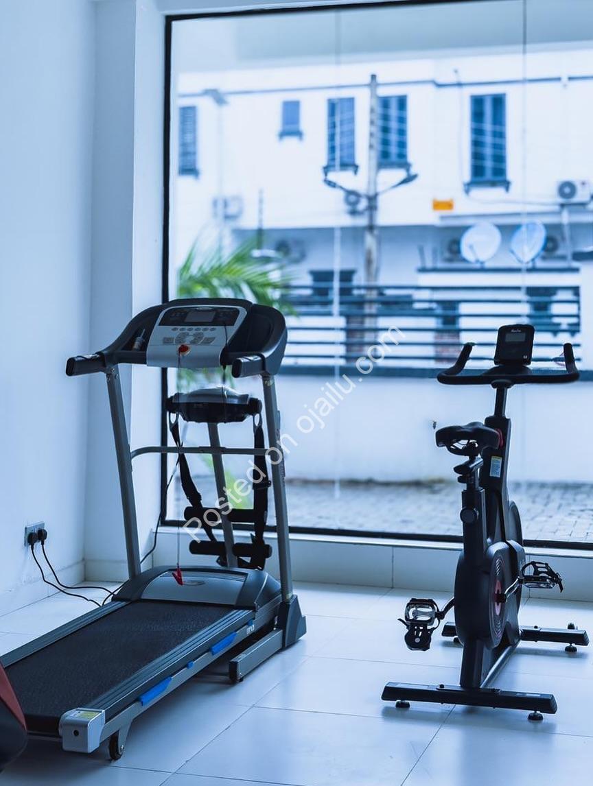 Lekki Phase One Luxury: Pool, Gym & Elevator