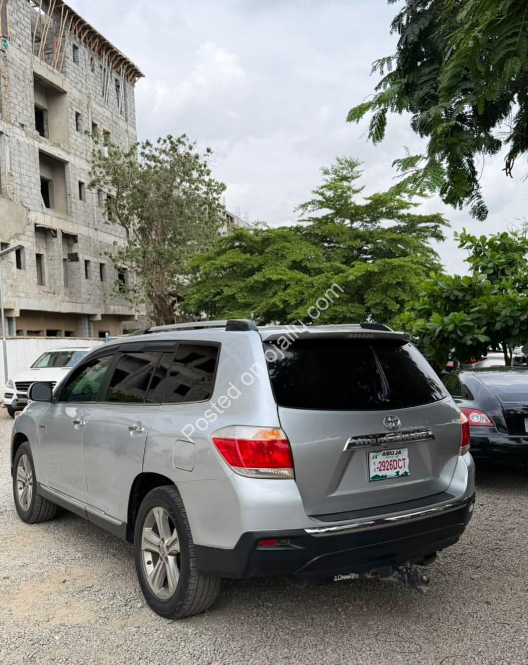 “Mint 2011 Toyota Highlander Limited: Keyless, Leather, Sunroof & More!”