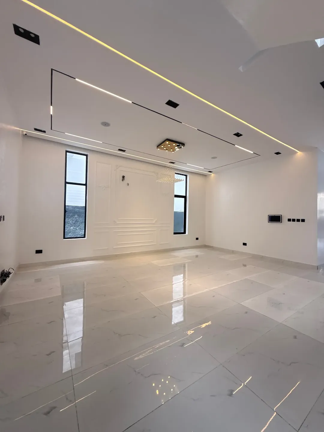 Lagos Luxury: 5-Bed Poolside Estate in Chevron