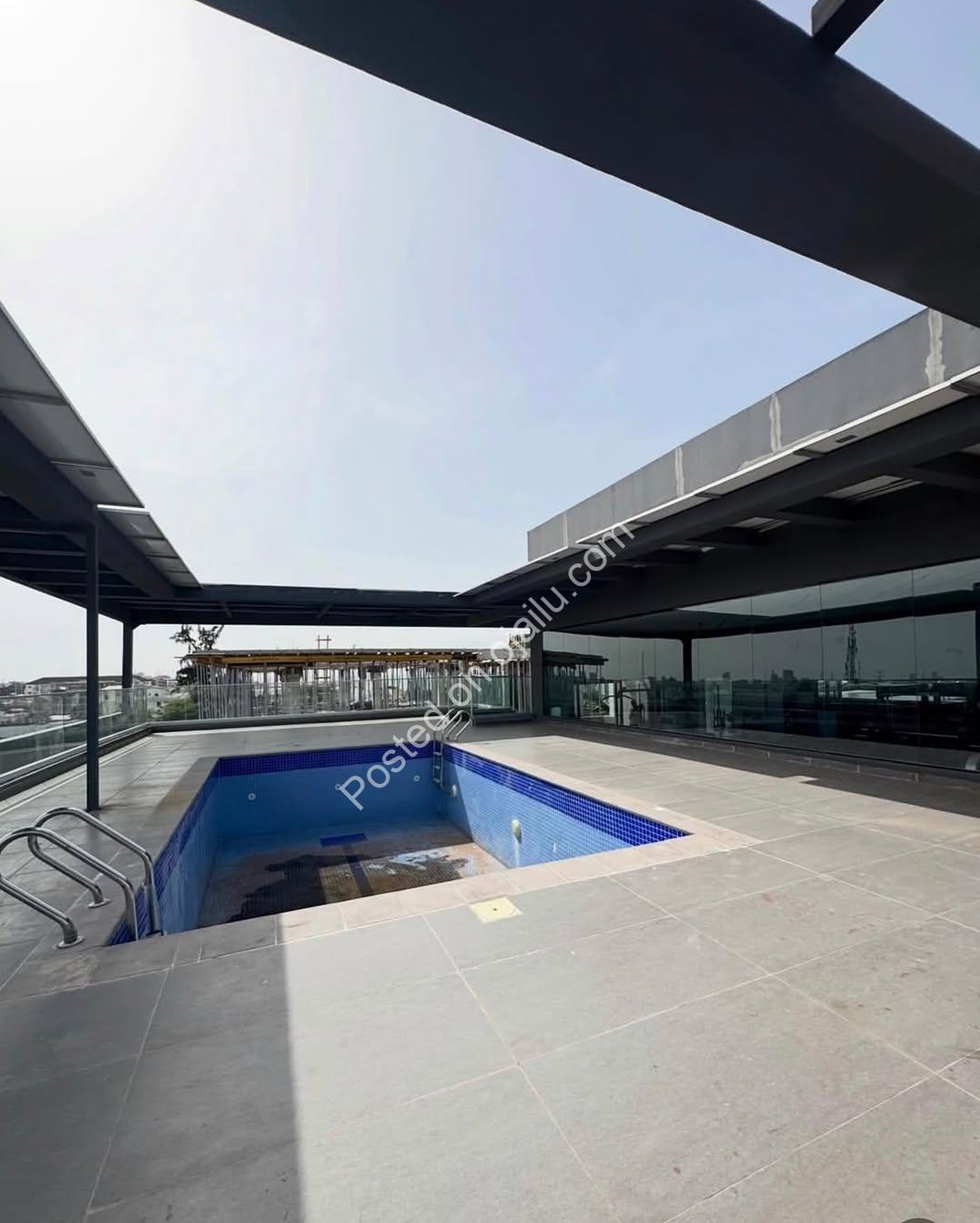Lekki Waterfront Haven: Pool, Gym & Private Elevator