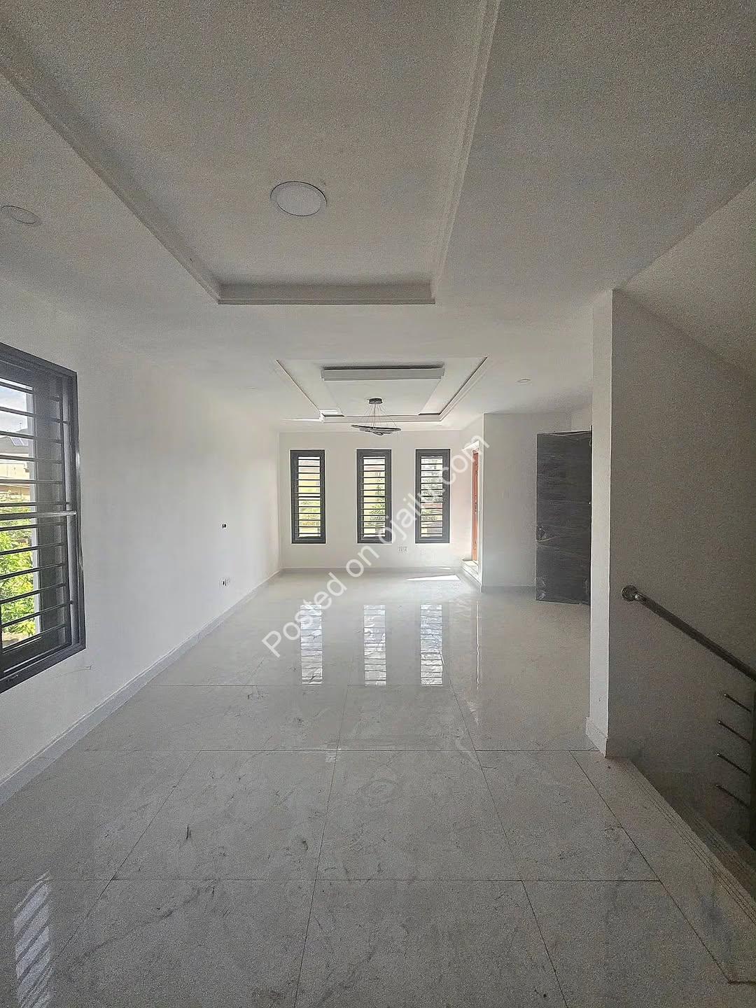 Serene Maryland Haven: 4-Bed Ensuite Duplex with BQ