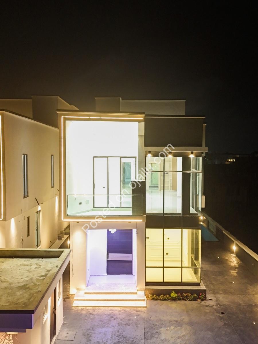 Exquisite 5-Bedroom Haven in Ajah’s Royal Garden Estate